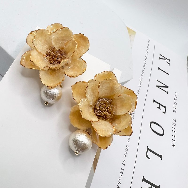 微醺金边 气质米白 大花耳环 棉珍珠 - 耳环/耳夹 - 植物．花 金色
