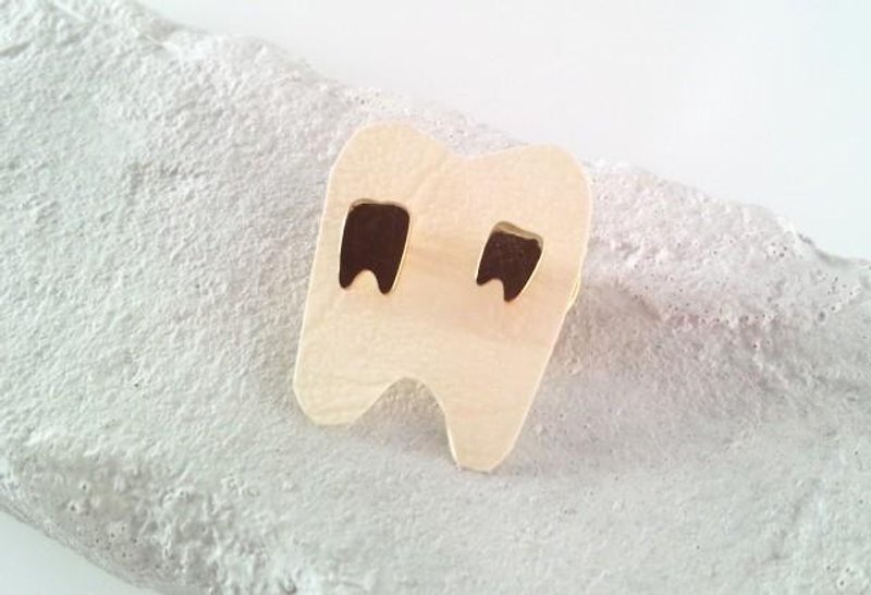 ◆Brass Tooth◆ 真鍮　”歯”　ピンバッジ【M】 - 胸针 - 其他金属 