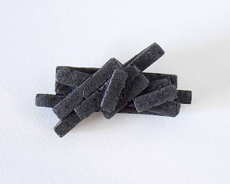 Concrete Brooches / pieces of the universe, Black - 胸针 - 水泥 黑色