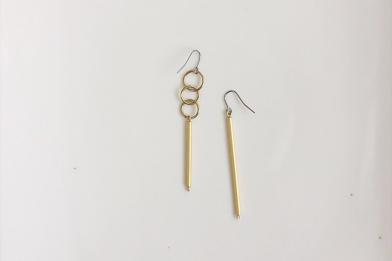OI 不对称黄铜造型耳环 - 耳环/耳夹 - 其他金属 金色
