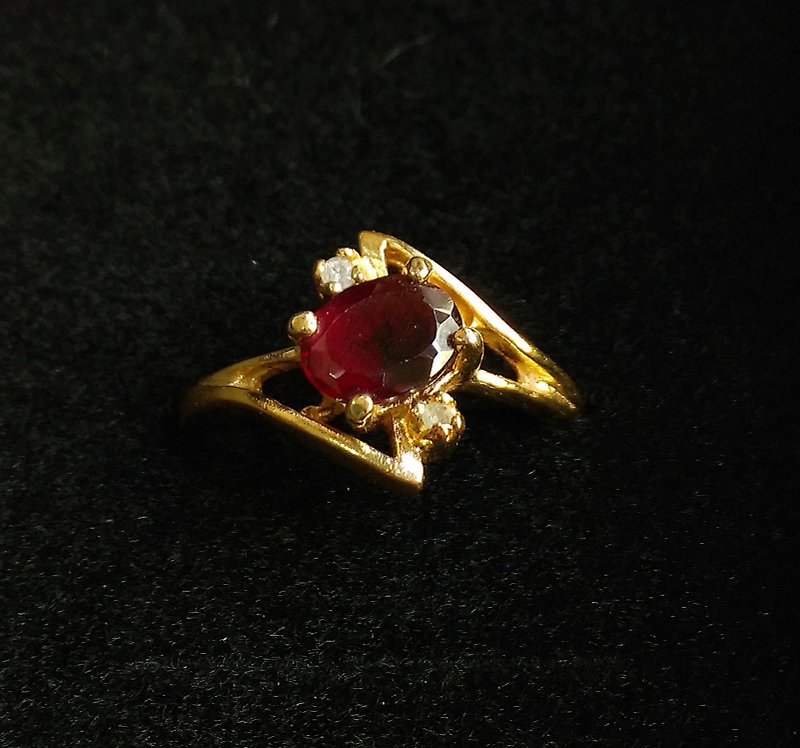西洋古董饰品。 在夏日里唱一首红色的诗歌 早期老戒指 - 戒指 - 其他金属 金色
