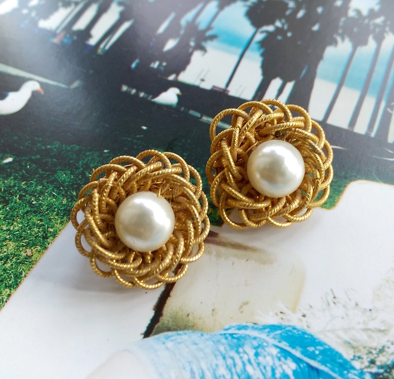 西洋古董饰品。优雅 珠花 夹式耳环 - 耳环/耳夹 - 其他金属 金色