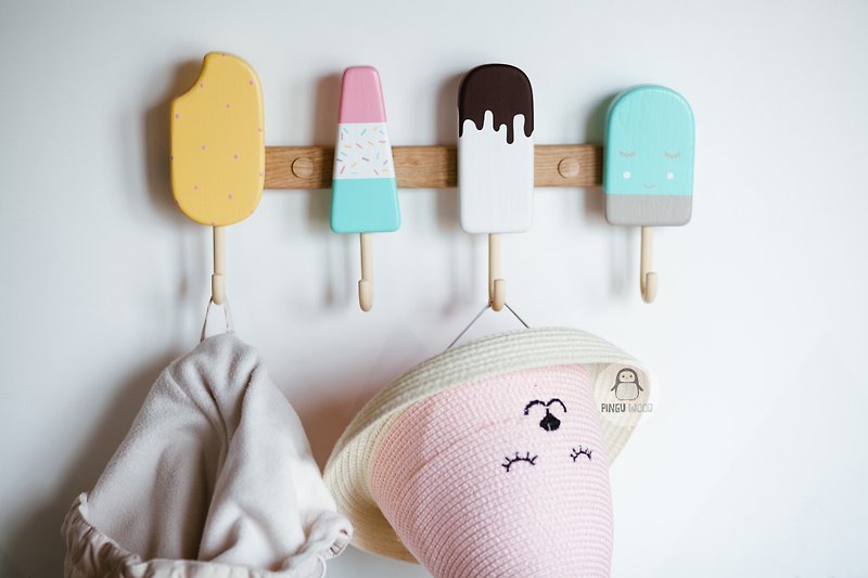 Clothes and towel hanger for nursery with wooden ice cream hooks - 儿童家具 - 木头 