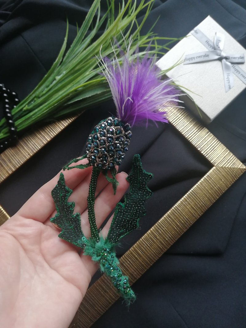 A brooch in the form of a thistle flower as a gift to a friend - 胸针 - 其他材质 多色