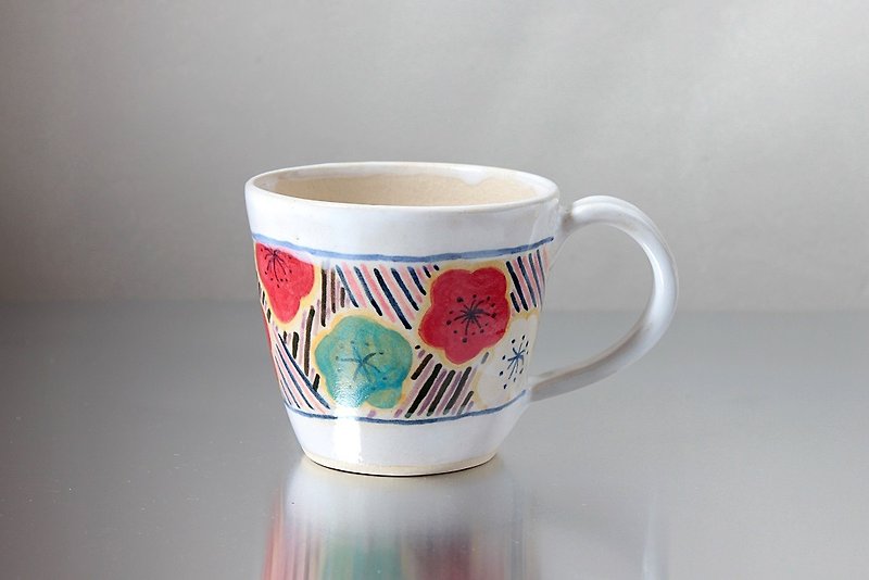 梅と斜線模様のマグカップ - 咖啡杯/马克杯 - 陶 白色