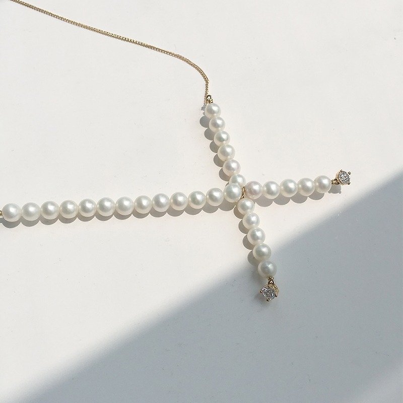 MissQueeny 个性十字交叉天然珍珠项链 - 项链 - 其他金属 白色