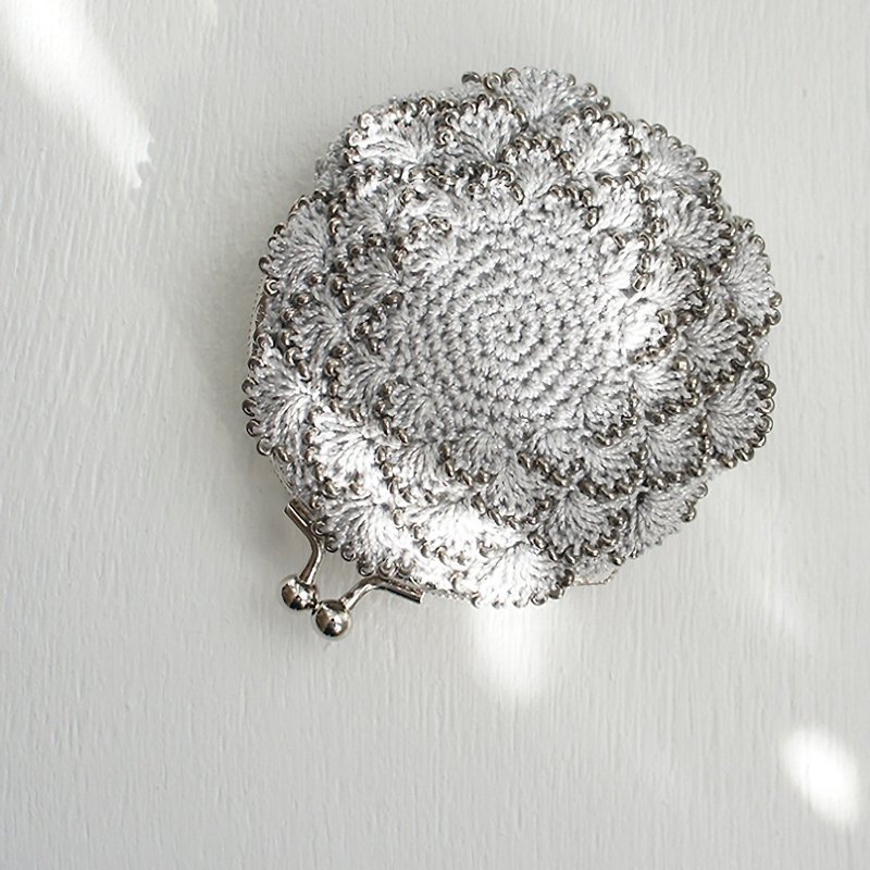 Ba-ba handmade Crochet round pouch  No.C1372 - 化妆包/杂物包 - 其他材质 银色