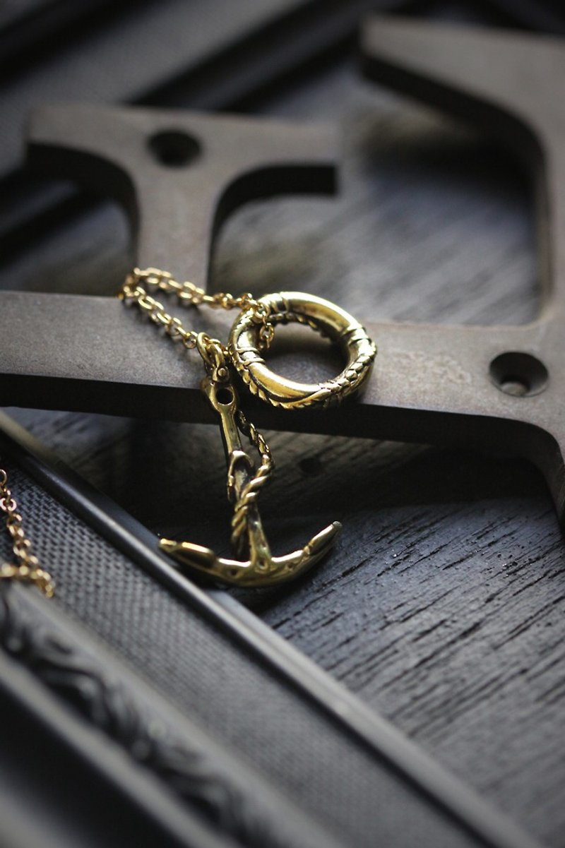Anchor and Lifebuoy Charm Necklace by Defy - 项链 - 其他金属 金色