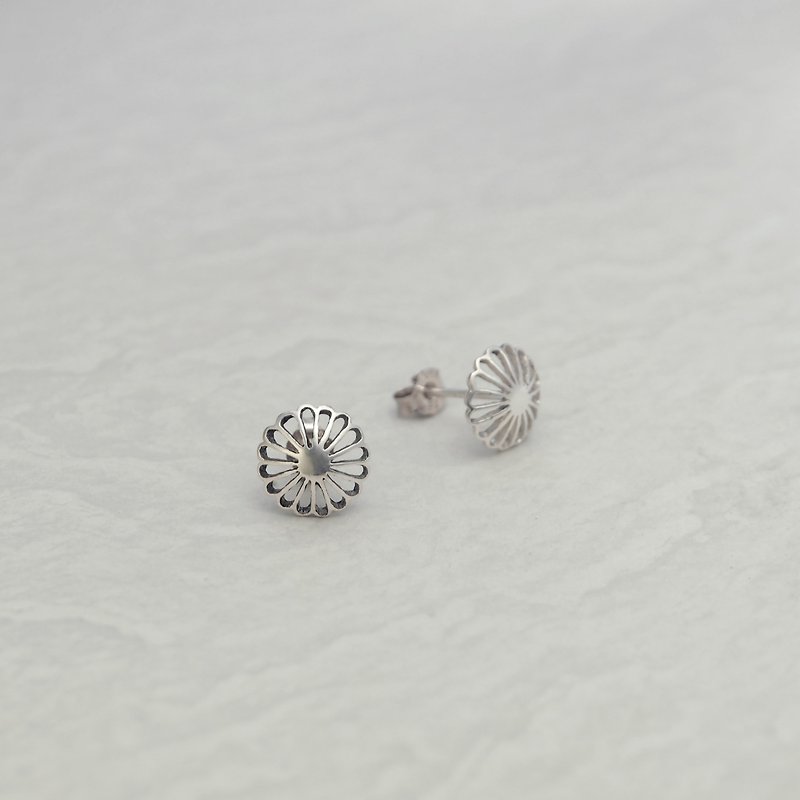 925纯银 十六菊耳环 (S) - 耳环/耳夹 - 纯银 银色