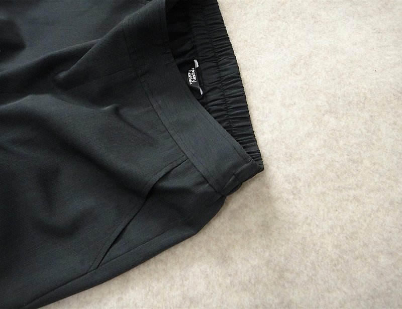 虚直线纹 黑 裤子 - 女装长裤 - 聚酯纤维 黑色