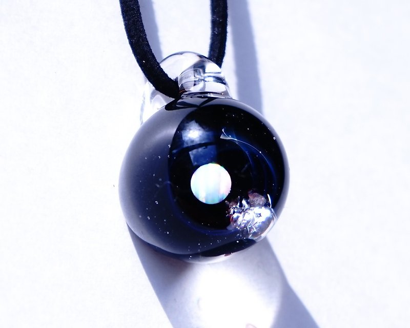 惑星、隕石の世界 ver無重力 ホワイトオパール、隕石入り ガラス ペンダント 宇宙 【送料無料】 - 项链 - 玻璃 蓝色