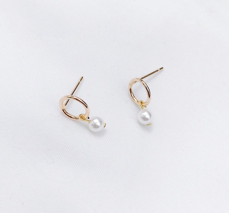 镂空珍珠圈圈 14kgf耳环  天然珍珠 可改夹式 - 耳环/耳夹 - 其他金属 金色