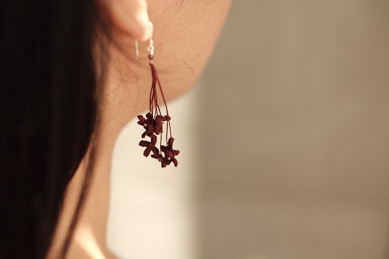 Handmade earring, Silver needle flower 92.5 / crochet work - 耳环/耳夹 - 纯银 红色