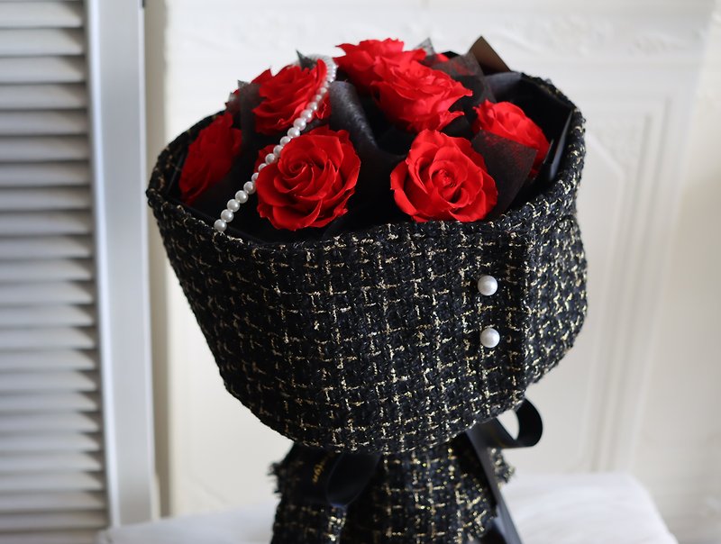 小香风 红玫瑰永生花束 含礼盒 俄罗斯 生日礼物 新婚礼物 周年纪 - 干燥花/捧花 - 植物．花 红色