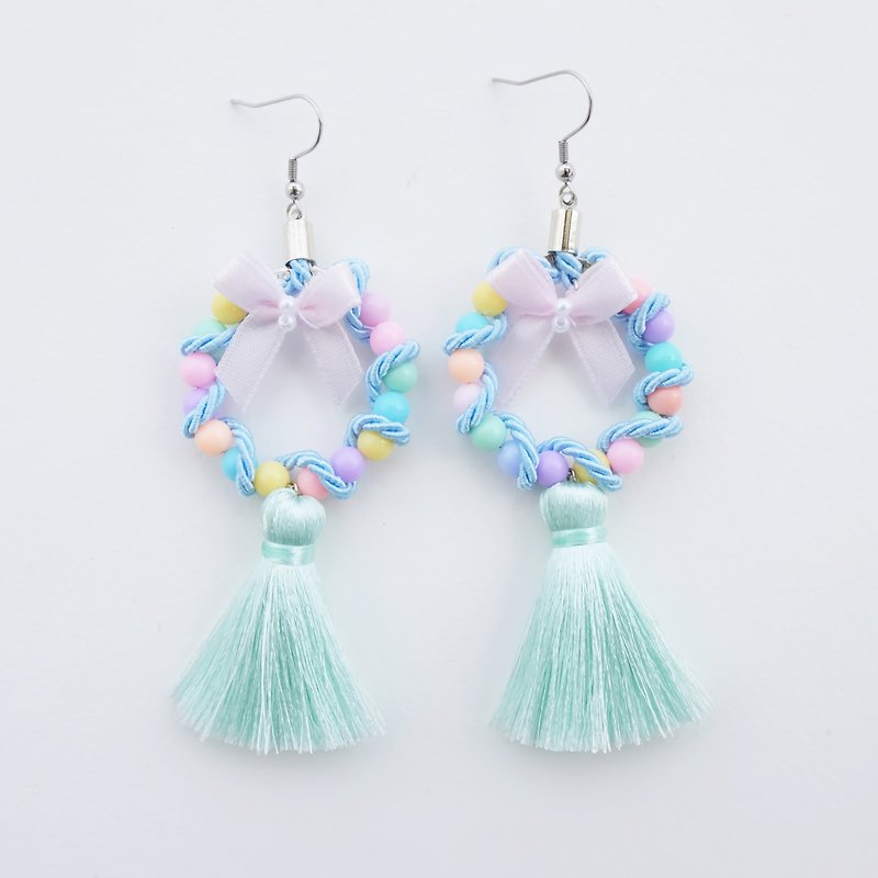 Light mint circular earrings with tassel and pink bow - 耳环/耳夹 - 其他材质 绿色