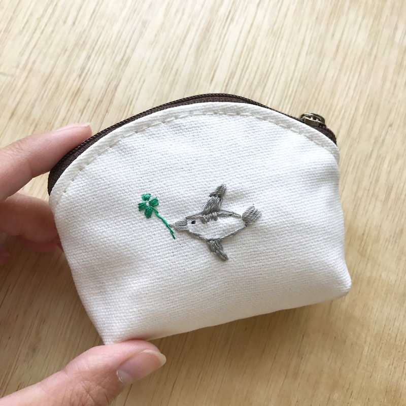 Puputraga/和幸运一起飞翔/手工刺绣零钱包 - 皮夹/钱包 - 棉．麻 白色