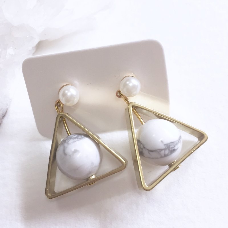 白松石 几何三角 云石纹 耳环 - 耳环/耳夹 - 宝石 白色