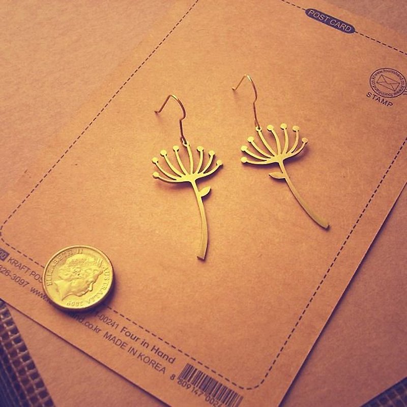 Dandelion brass earrings (Handmade) - 耳环/耳夹 - 铜/黄铜 金色