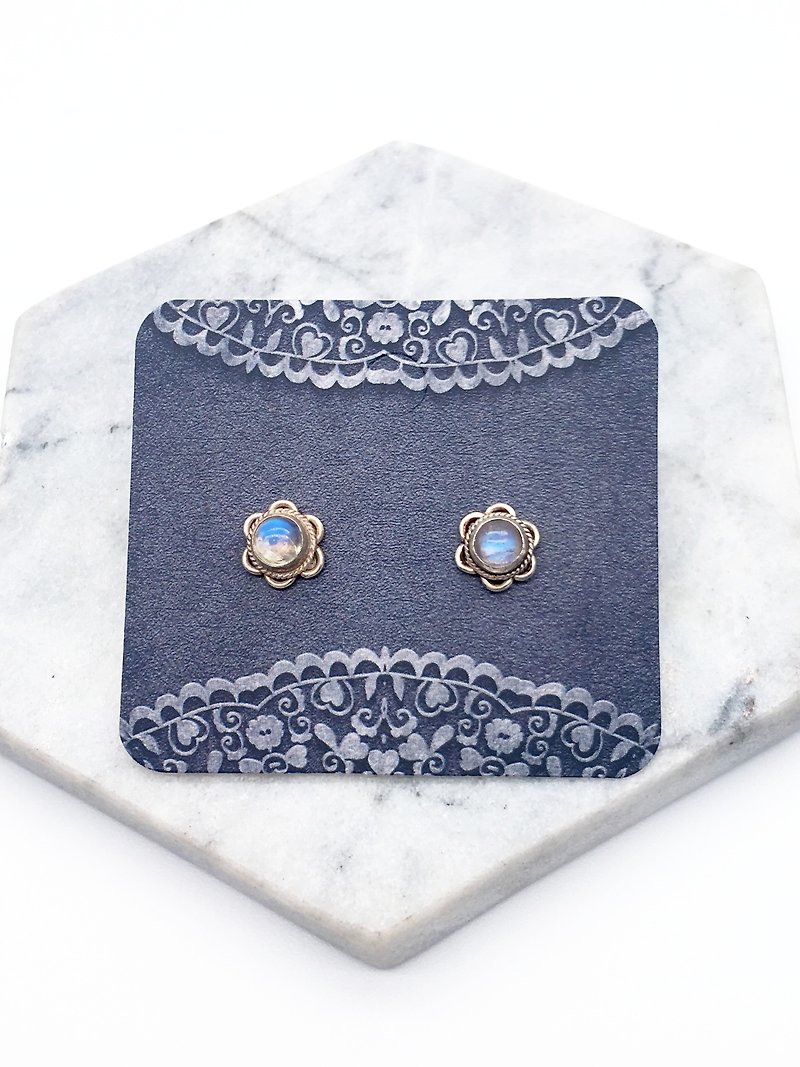 月光石925纯银小花耳环 尼泊尔手工镶嵌制作 - 耳环/耳夹 - 宝石 蓝色