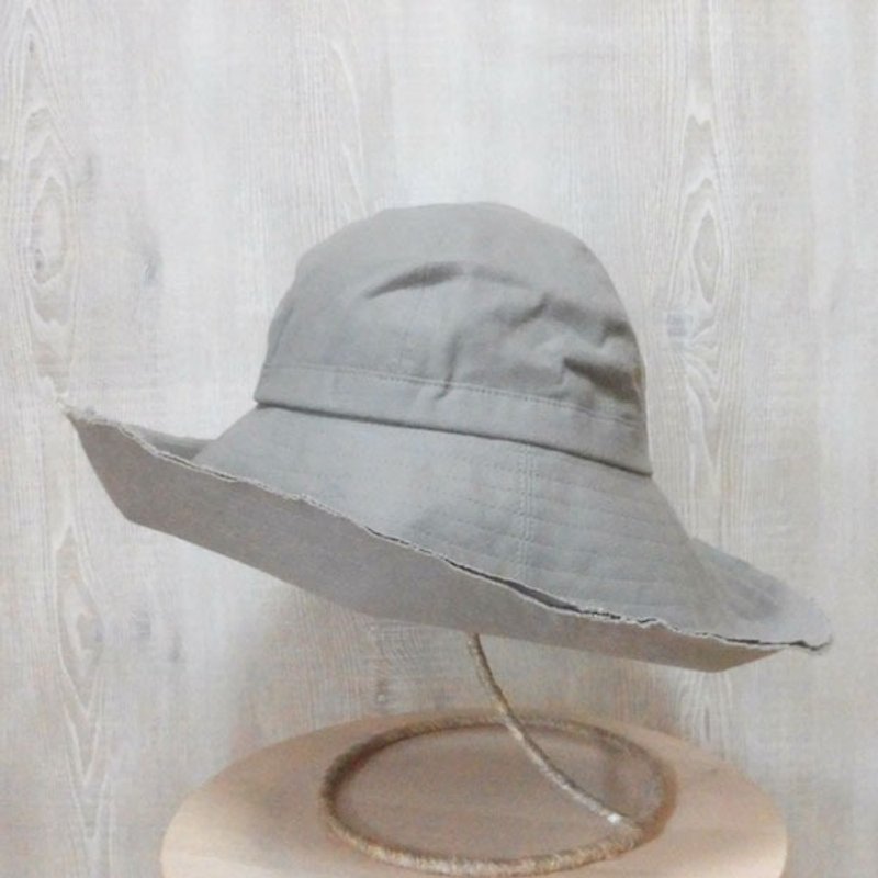 つば広の帽子なのにカジュアル感がうれしいラウンドキャペリーヌ（つば広帽子）(PL1218LightBeige) - 帽子 - 棉．麻 灰色