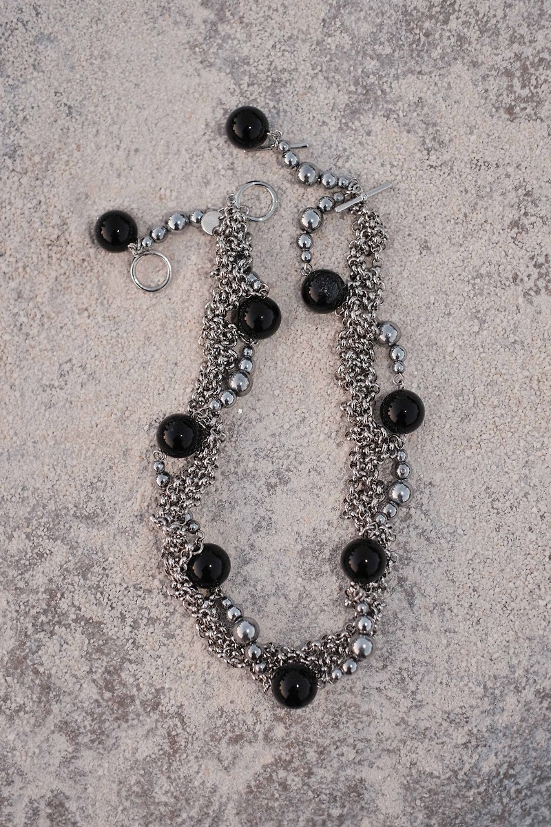 洄游 金属感鱼卵串珠缠绕项链 - 项链 - 其他材质 黑色