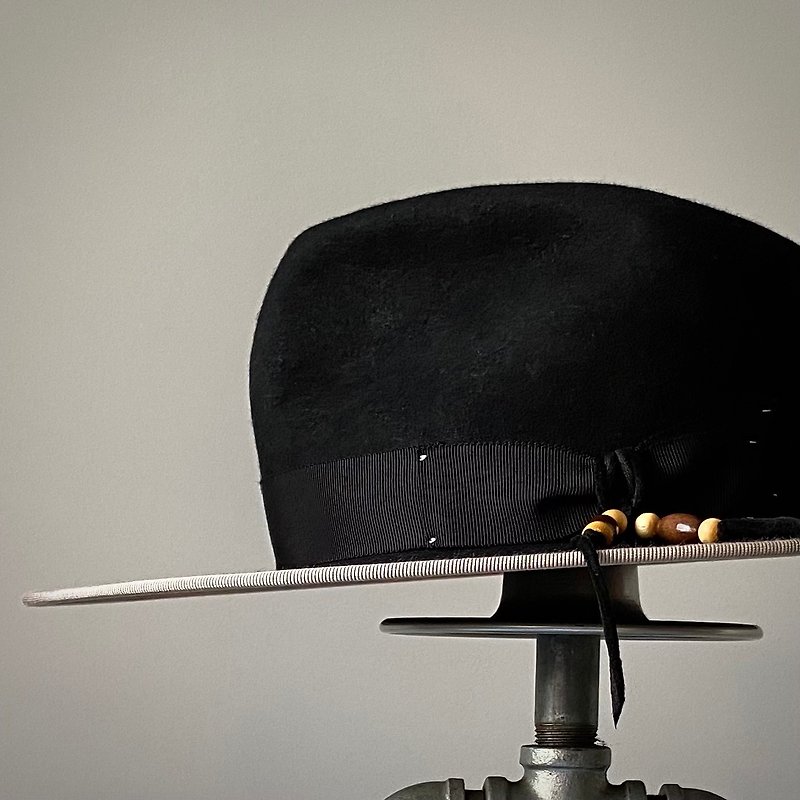 HYOKOU 手工 绅士帽-黑色+台湾花布 - 帽子 - 羊毛 黑色