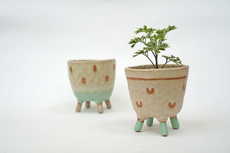 4 legged plant pot ,legged standing plant pot, succulent , flower pot , ceramic - 花瓶/陶器 - 陶 多色