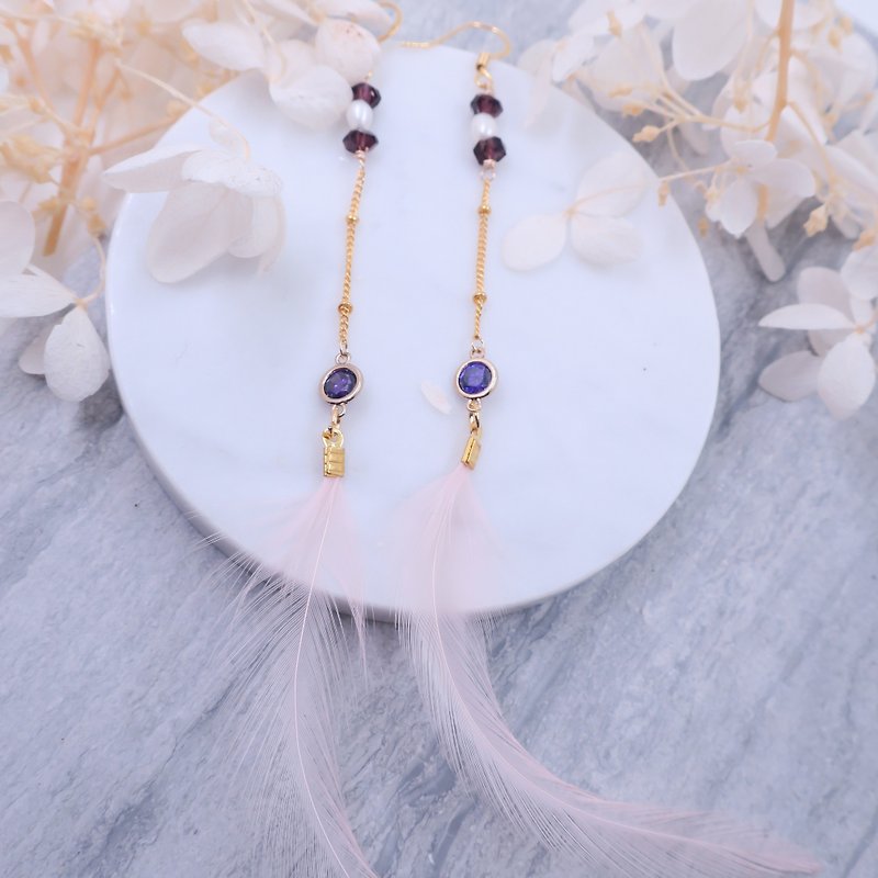 紫水晶 垂钓粉羽毛耳环(耳夹/耳勾) - 耳环/耳夹 - 聚酯纤维 粉红色