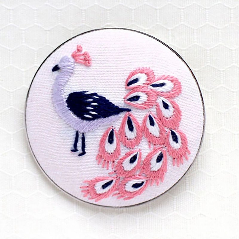 クジャク ピンク ブローチ刺繍キット - 编织/刺绣/羊毛毡/裁缝 - 绣线 粉红色