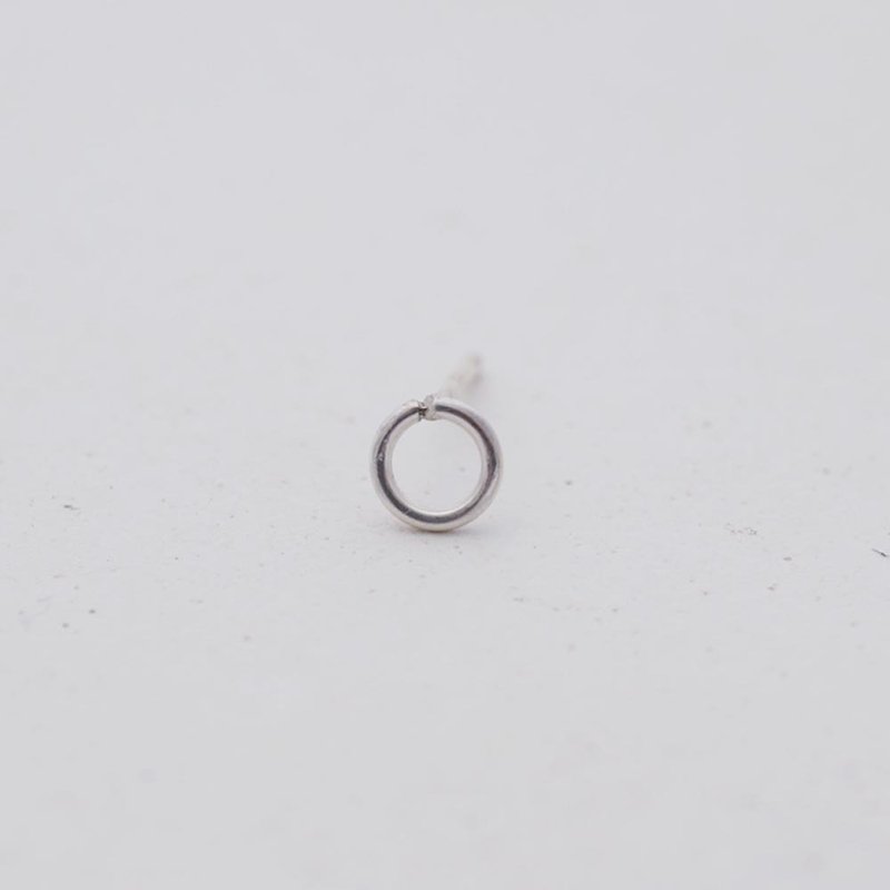 简约设计迷你圆环纯银耳环(单入) - 耳环/耳夹 - 纯银 银色