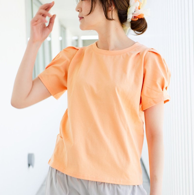 華奢な肩がつくれるパフスリーブのTシャツ  | ガーデン - 女装 T 恤 - 其他材质 橘色