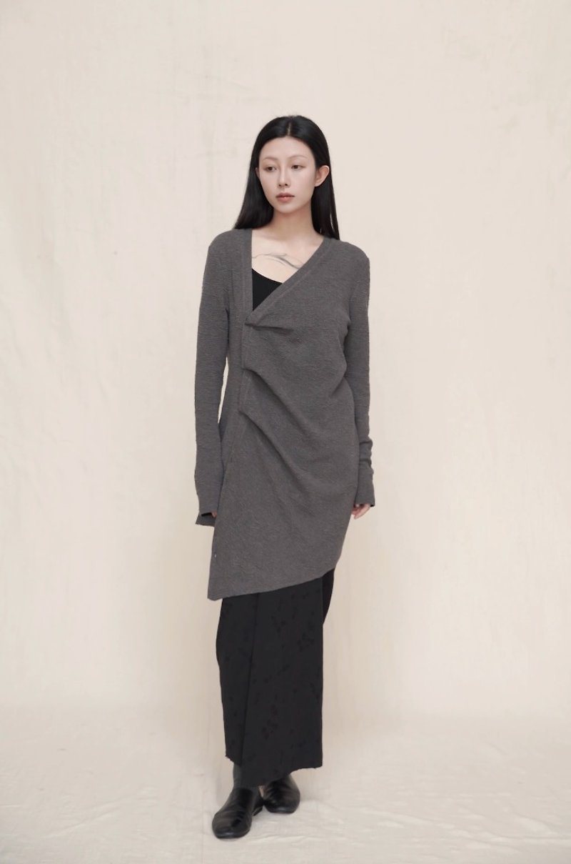 新中式极简 提花肌理不规则针织开衫 - 女装针织衫/毛衣 - 其他材质 灰色