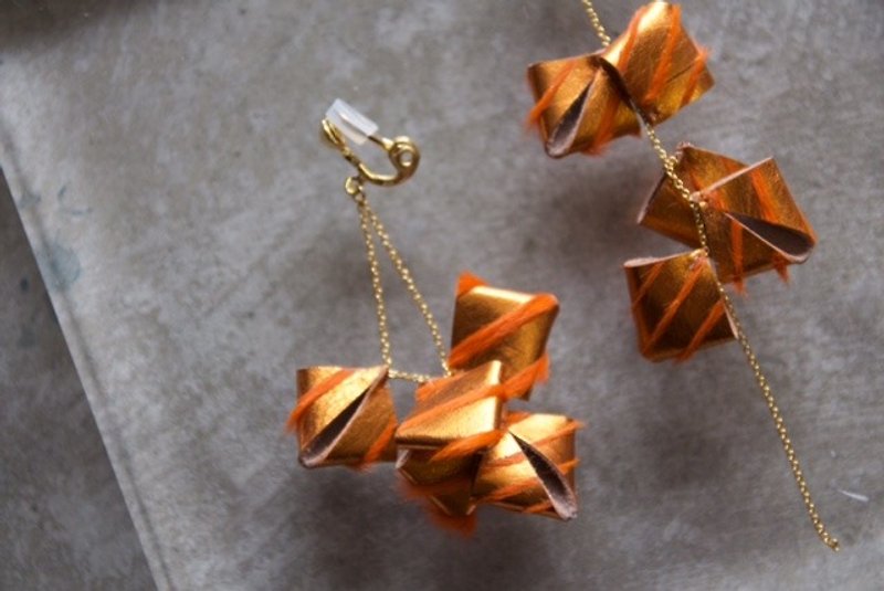 Leather earrings - 耳环/耳夹 - 棉．麻 橘色