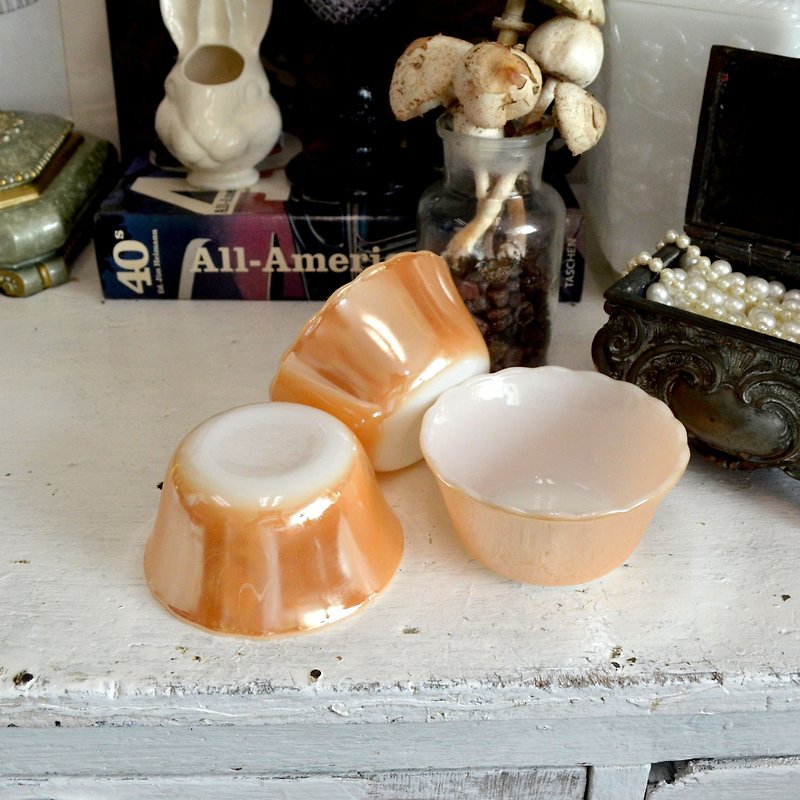 FIRE KING 蜜桃橘光面玻璃甜品杯子碗Luster Peach Dessert Bowl - 茶具/茶杯 - 玻璃 橘色