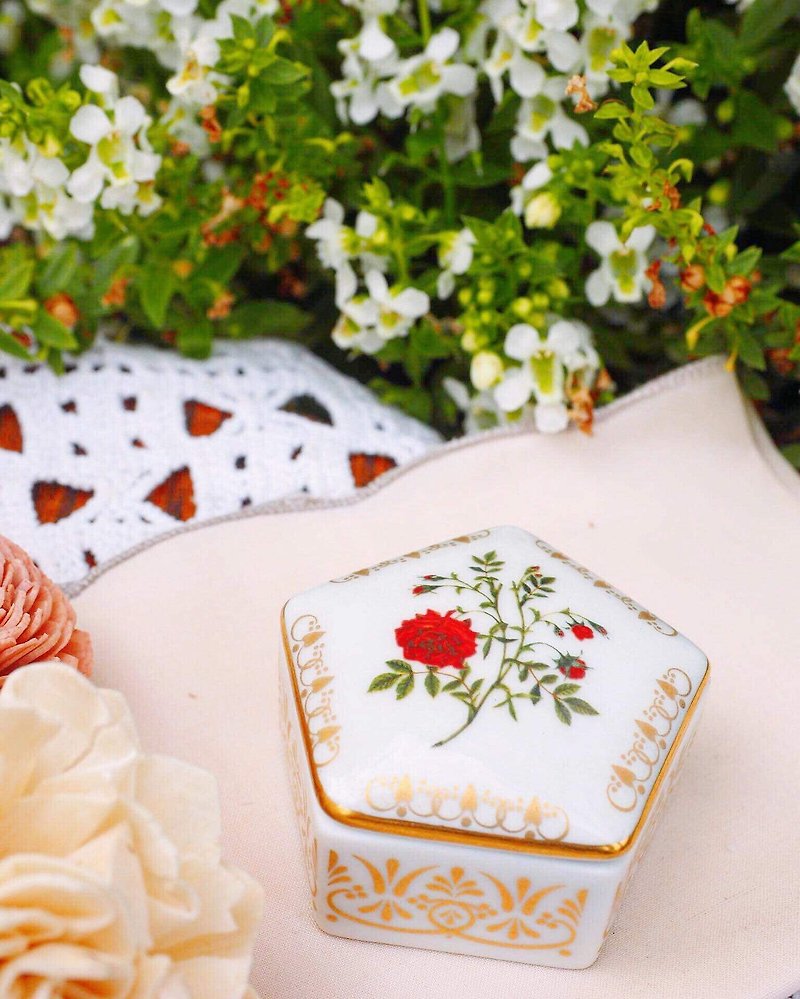 女皇约瑟芬的玫瑰花园骨瓷瓷盒红花B款 JS - 摆饰 - 瓷 红色