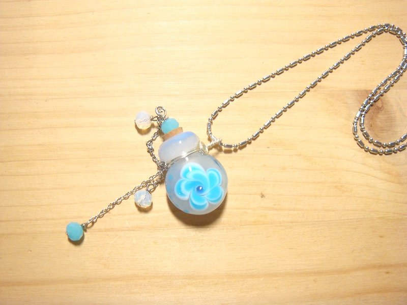 琉璃 项链 蓝色 - 柚子林琉璃 -初雪 - 精油瓶 / 闻香瓶 项链 (扁身瓶)