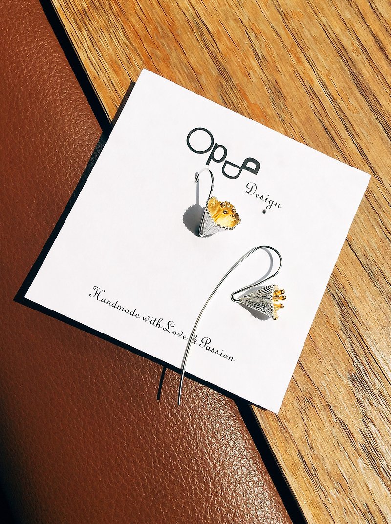 Ops Silver earrings- 金工/设计/银/防过敏/银镀金/花/细腻/手工 - 耳环/耳夹 - 纯银 银色