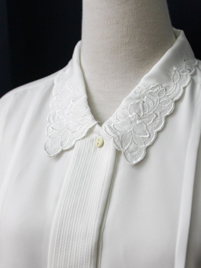 【RE0407T1933】森林系复古花朵刺绣领白色古着衬衫 - 女装衬衫 - 聚酯纤维 白色
