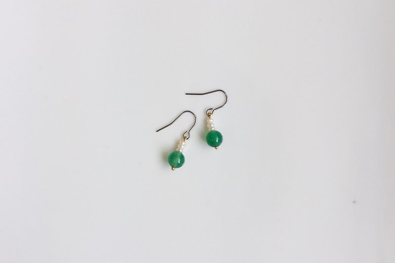 绿点点 珍珠绿玛瑙耳环 - 耳环/耳夹 - 玻璃 绿色
