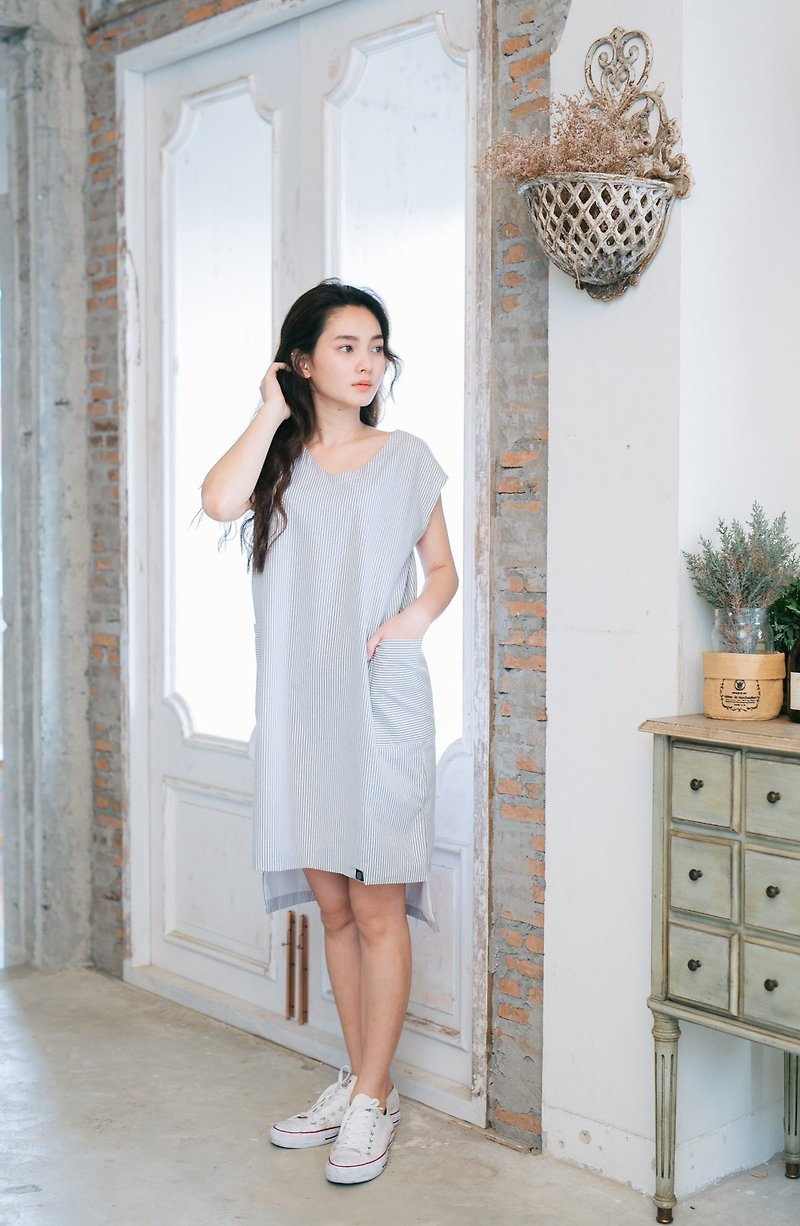 Gray Line Dress V-Neck - 洋装/连衣裙 - 棉．麻 灰色