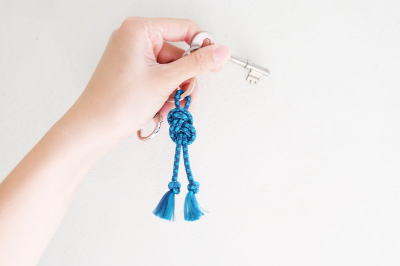 Infinity knot rope in ocean blue keychain - 钥匙链/钥匙包 - 其他材质 蓝色