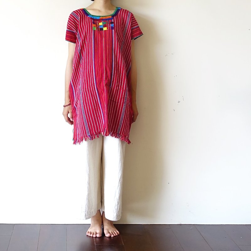 BajuTua /古着/ 70's 危地马拉手织布刺绣上衣 Guatemalan huipil - 女装上衣 - 棉．麻 红色