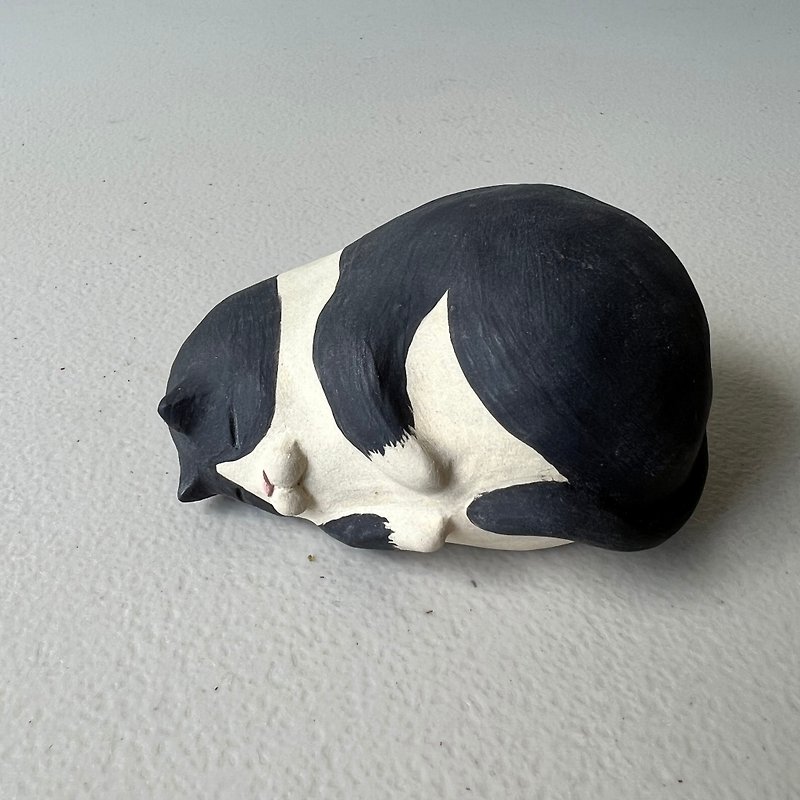 睡午觉的小猫咪 黑白 - 摆饰 - 陶 黑色