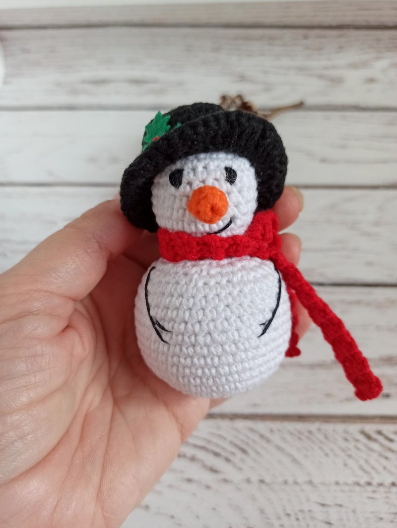 Crochet car hanging snowman, Christmas tree decoration, Christmas gift - 吊饰 - 棉．麻 多色