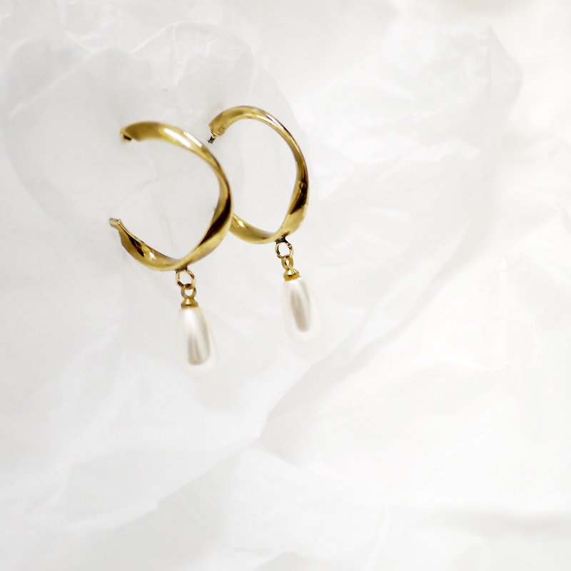 欧系复古黄铜珍珠 耳饰 - 耳环/耳夹 - 其他金属 金色