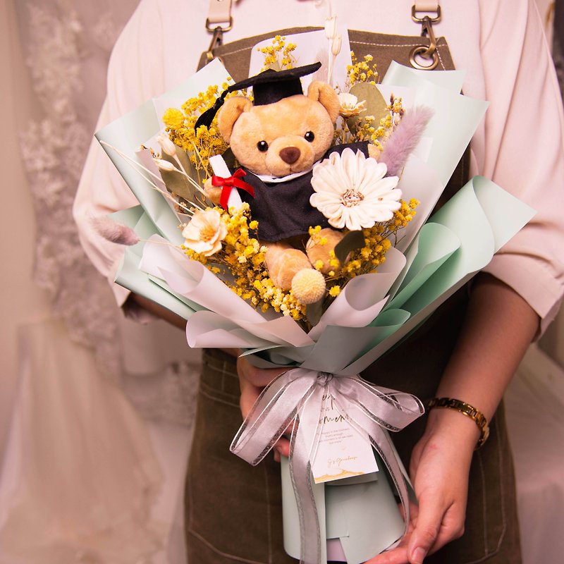 【熊宝贝】可爱毕业熊玩偶花束 礼物 /  永生花 干燥花花束 共3款 - 干燥花/捧花 - 植物．花 粉红色