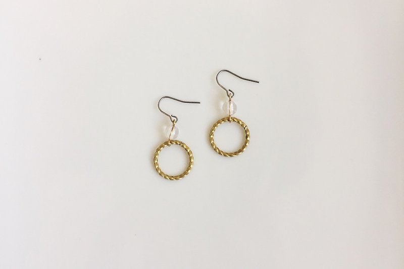 小麻子花 水晶黄铜造型耳环 - 耳环/耳夹 - 其他金属 金色