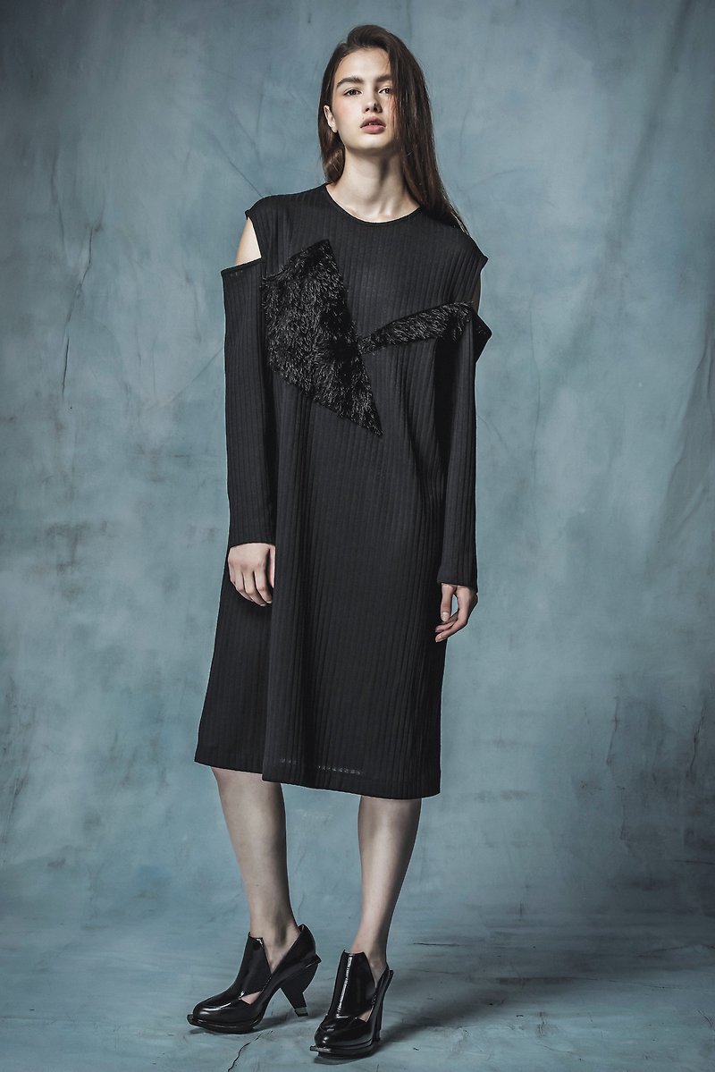 YUWEN 黑针织拼接毛毛布露袖洋装 - 洋装/连衣裙 - 聚酯纤维 黑色