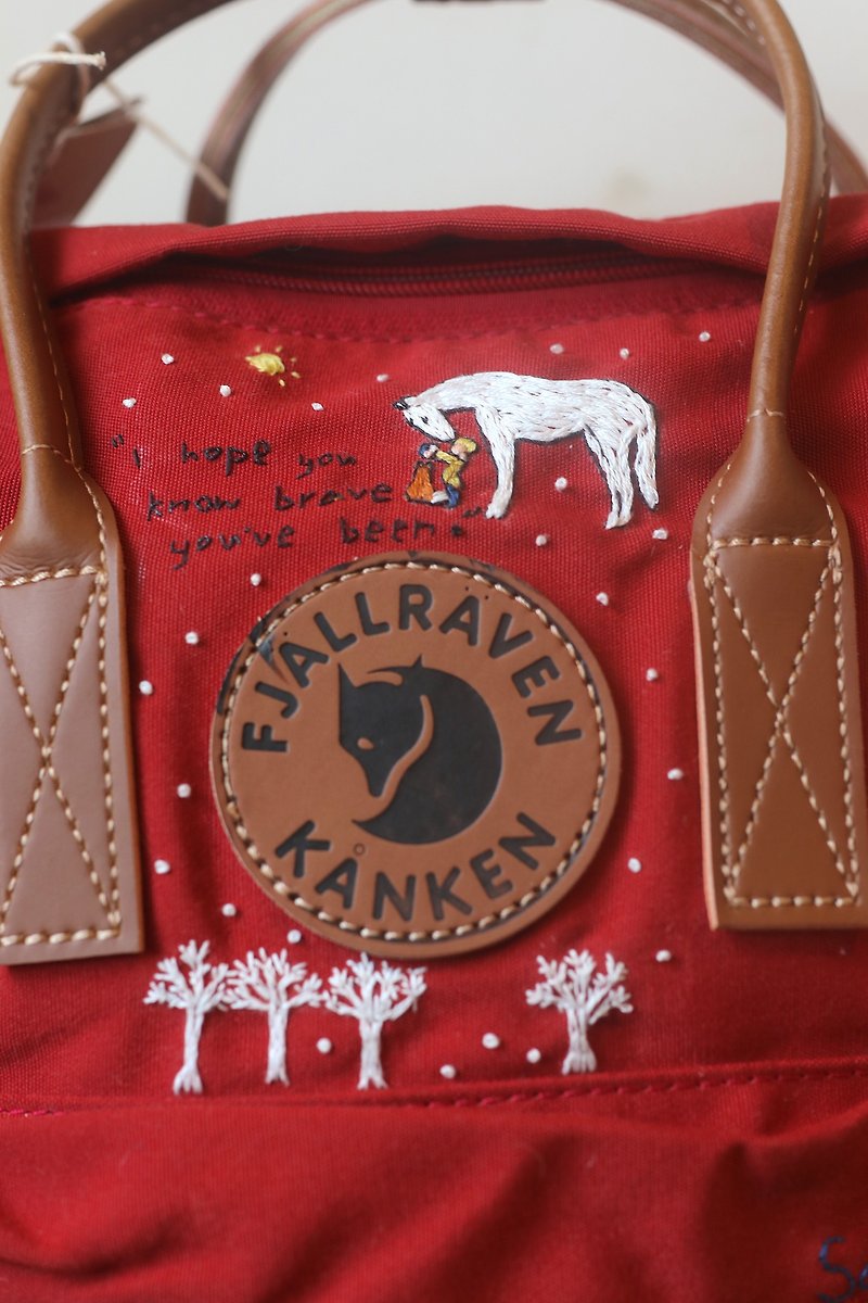 男孩、鼹鼠、狐狸和马 kanken公牛红皮把--手工刺绣订制 - 后背包/双肩包 - 棉．麻 红色