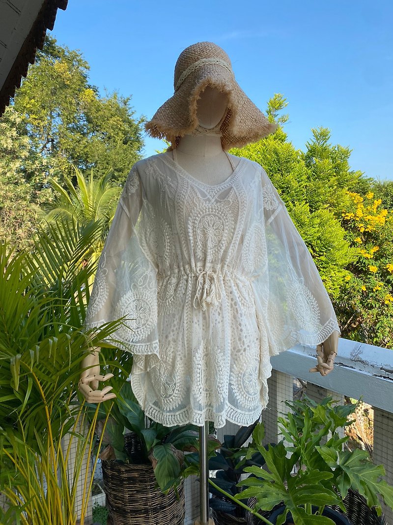 BikiniCover Oversize chiffon blouse with lace embroidery. - 女装上衣 - 棉．麻 白色